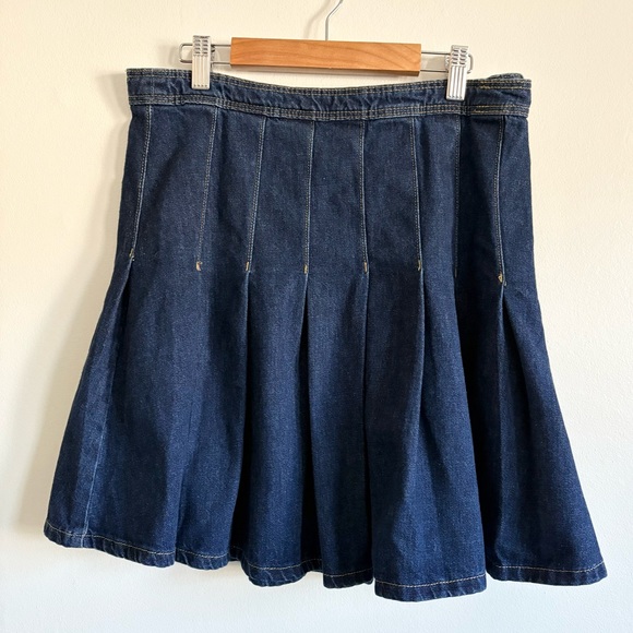 H&M Pleated Denim Skirt Dark Wash NWT - Picture 4 of 7